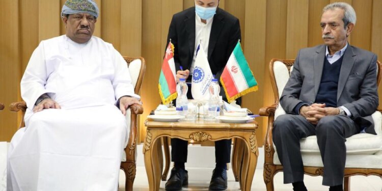 سلطنة عُمان وإيران تبحثان تعزيز العلاقات التجارية في القطاع الخاص