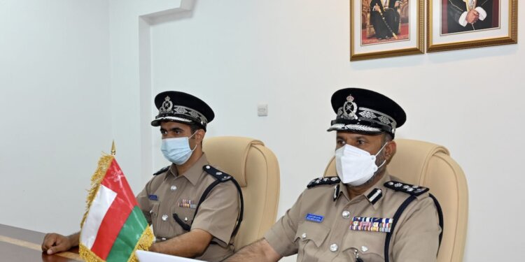 شرطة عُمان السلطانية تُشارك بحلقة عمل عن تجربتها للحد من الحوادث المرورية