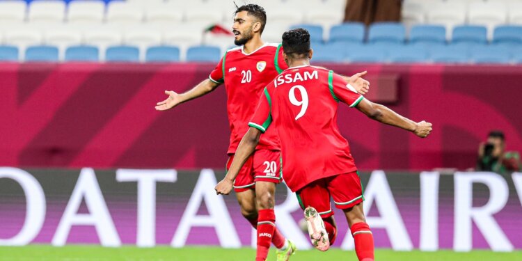 الأحمر العُماني يتعادل مع نظيره العراقي