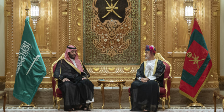 جلالةُ السُّلطان المعظم ووليّ العهد السعودي يعقدان جلسة مباحثاتٍ رسميّة