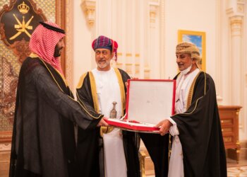جلالةِ السُّلطان يمنح الأمير محمد بن سلمان وسام عُمان المدني من الدرجة الأولى