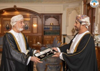 صاحب الجلالة يتفضل ويمنح وسام “نهضة عمان”