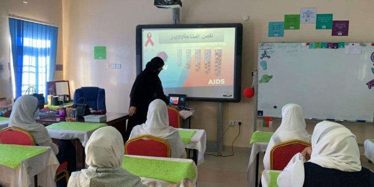 حملة توعوية بمرض الايدز بتعليمية البريمي