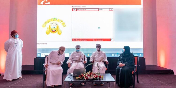 بنك مسقط يجري سحوبات برنامج “المزيونة” ويقدم جوائز بأكثر من 400 ألف ريال عماني