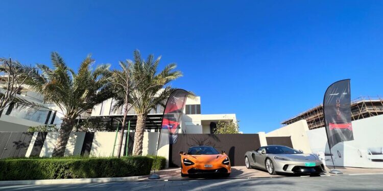 ماكلارين مسقط تعرض سياراتها الرائدة أرتورا، وجي تي، وS720