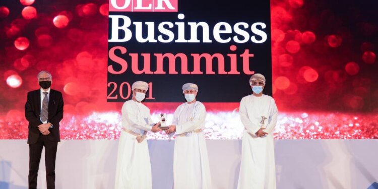 آراء – منتدى رئيس مجلس إدارة صحار الدولي يحصد جائزة “مجلة Oman Economic Review للتميز “