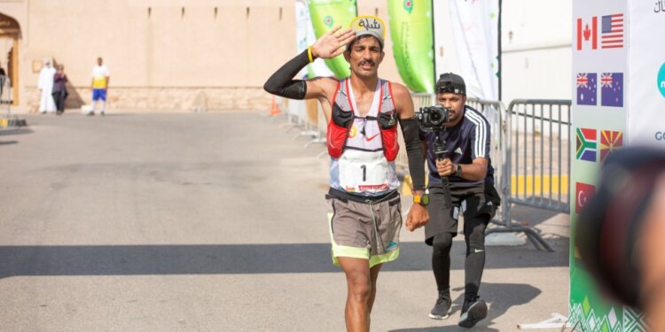 رشيد المرابطي بطل سباق همم للجري الجبلي