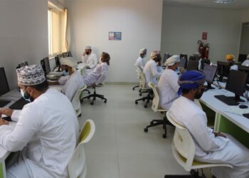 “العمل” تُجري اختبارات للباحثين عن عمل في جامعة التقنية والعلوم التطبيقية بنزوى