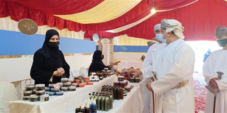 افتتاح معرض الشتاء للمغامرات والتخييم ومنتجات رواد الأعمال بنزوى