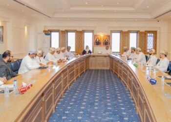 “العمل” تناقش حول المؤهلات والشهادات المطلوبة في سلطنة عُمان