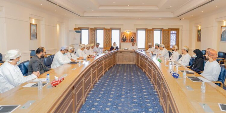 “العمل” تناقش حول المؤهلات والشهادات المطلوبة في سلطنة عُمان