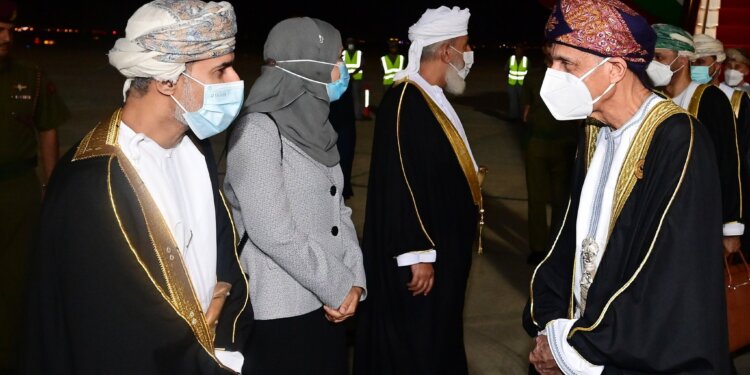 السيد فهد بن محمود يعود إلى البلاد بعد إنتهاء أعمال مؤتمر القمّة الخليجية