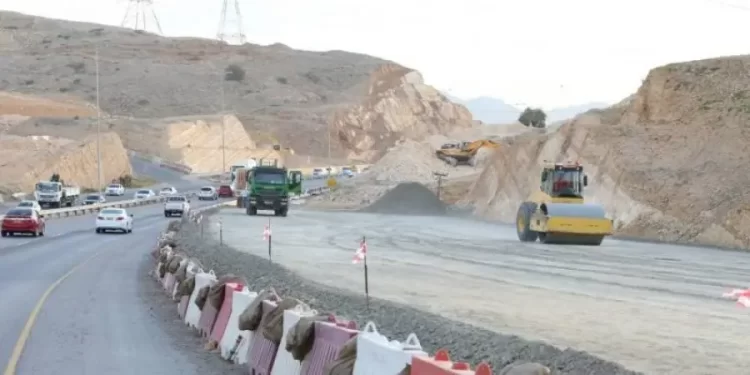 انتبه: غداً.. فتح تحويلة مرورية جديدة على ⁧‫طريق الرسيل – بدبد‬⁩