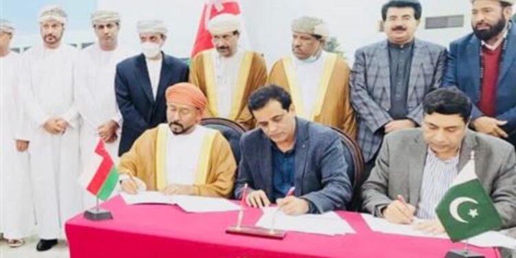 شركة عُمانية تموّل جزء من مشروع القطارات في باكستان