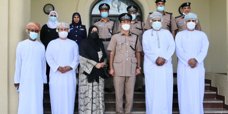 “اللجنة العُمانية لحقوق الإنسان” تقوم بزيارة ميدانية لمركز التوقيف بشرطة عُمان السلطانية في الخوض