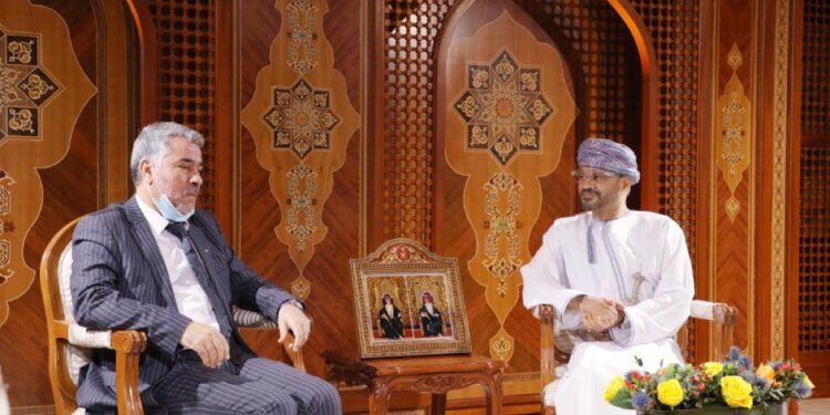 البوسعيدي يتسلّم نسخة من أوراق اعتماد السفير الجزائري