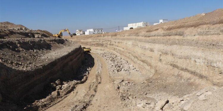 بتكلفة تجاوزت 480 ألف ريال .. تقدم نسبة الإنجاز في أعمال الصيانة بفلج الصعراني وفلج البریمي