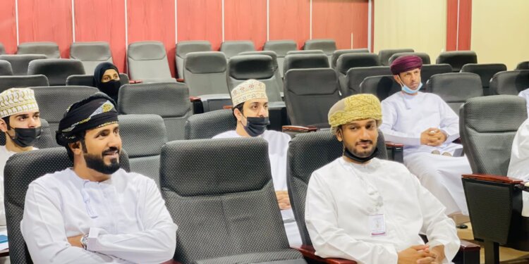 “الصحفيين العُمانية” تُنظّم دورة صحافة الهاتف النقال