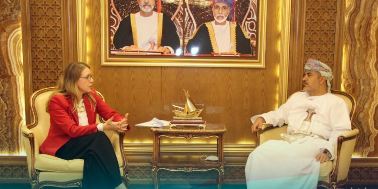 “وزير النقل والاتصالات” يستقبل الوزيرة الاتحادية للشؤون الرقمية والاقتصادية بالنمسا