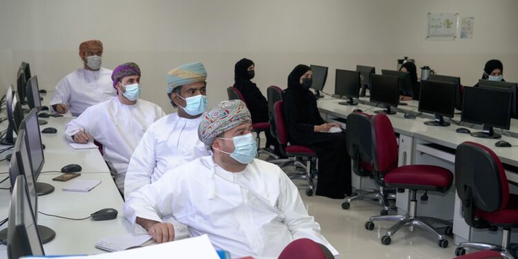 جامعة التقنية والعلوم التطبيقية بالمصنعة تنظم برنامجاً تدريبياً للمجتمع