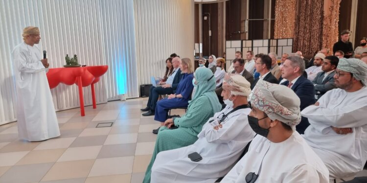 رجال الأعمال العُمانيين ونظراؤهم النيذرلانديون يبحثون آفاق التعاون في مجالات الطاقة والغذاء وإدارة النفايات