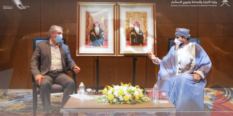 سلطنة عُمان وإيران تناقشان زيادة التبادل التجاري بين البلدين