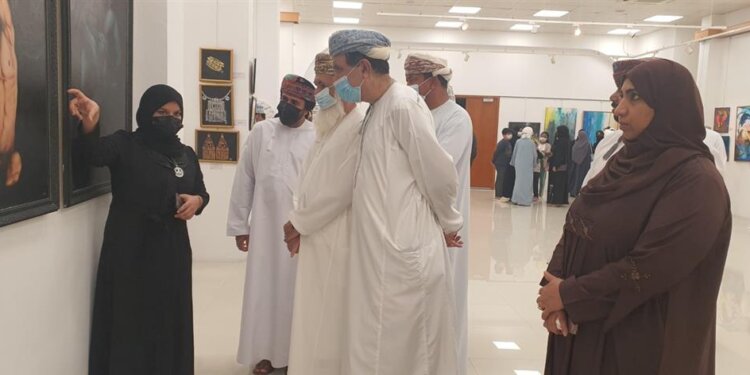 النادي الثقافي يفتتح النسخة الرابعة من معرض أبعاد تشكيلية