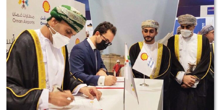 توقيع مذكرة تفاهم لتدشين مشروع الهيدروجين الأخضر للتنقل عبر بوابة مطار مسقط الدولي