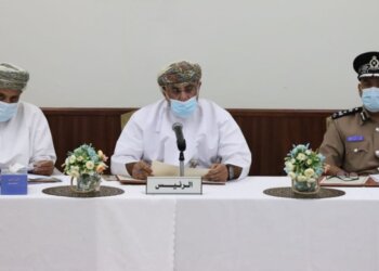 مناقشة موضوع فتح المراكز الصحية في الفترة المسائية بمختلف ولايات محافظة الداخلية