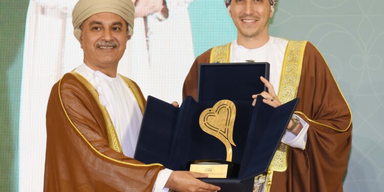 التنمية الاجتماعية تكرم بنك مسقط على جهوده ودوره الريادي في مجال المسؤولية الاجتماعية