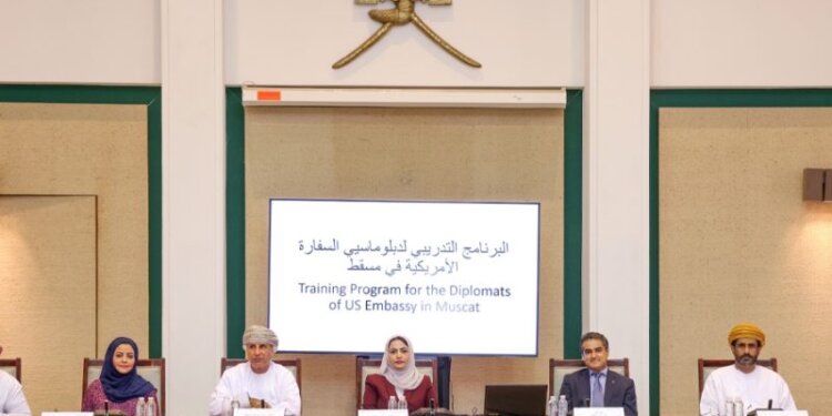 المعهد الدبلوماسي ينفّذ ورشة عمل تدريبية لعدد من الدبلوماسيين الأمريكيين