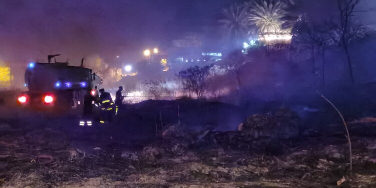 السيطرة على حريق شبّ في أشجار النخيل.. والدفاع المدني يحذّر المزارعين