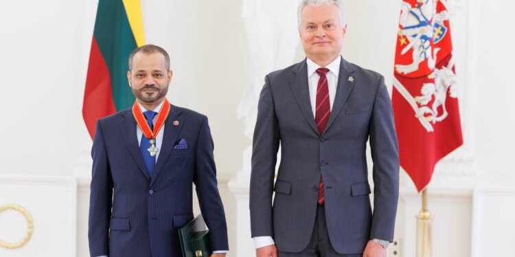 تقديراً لجهوده.. الحكومة الليثوانية تمنح معالي السيد وزير الخارجية وساماً