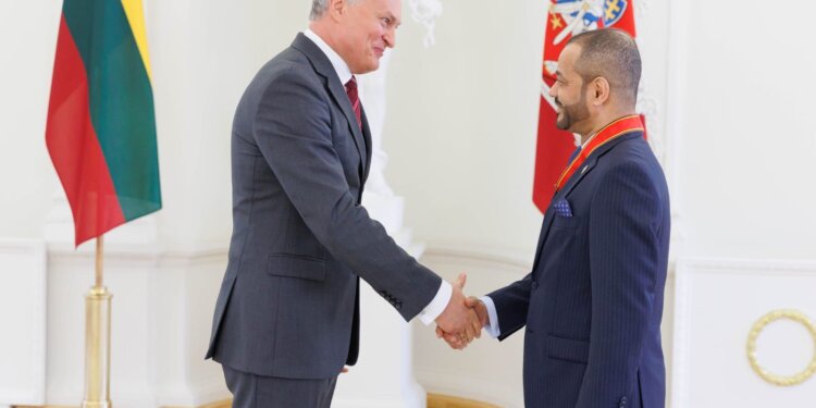 تحيات جلالة السلطان إلى رئيس ‎ليتوانيا نقلها معالي السيد وزير الخارجية