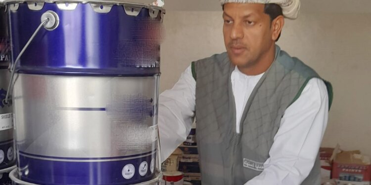 ضبط كميات من الأصباغ منتهية الصلاحية