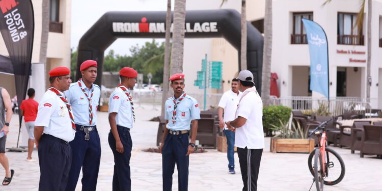 الكشافة والمرشدات تُشارك في تنظيم بطولة الرجل الحديدي بصلالة