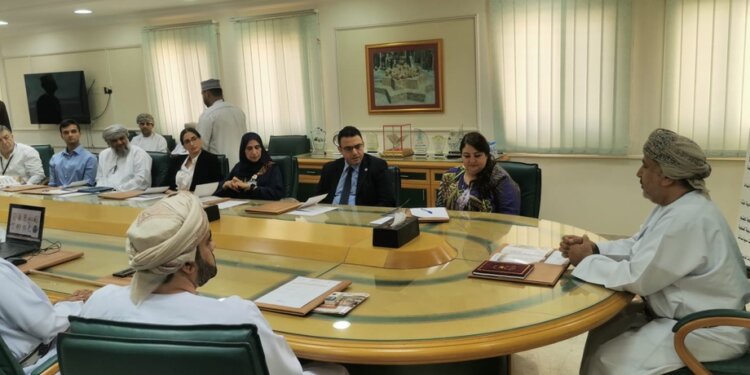 وفد من منظمة الصحة العالمية يزور مدينة نزوى
