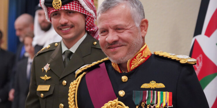 الملك عبدالله الثاني يغادر المملكة الأردنية متوجهاً إلى سلطنة عُمان