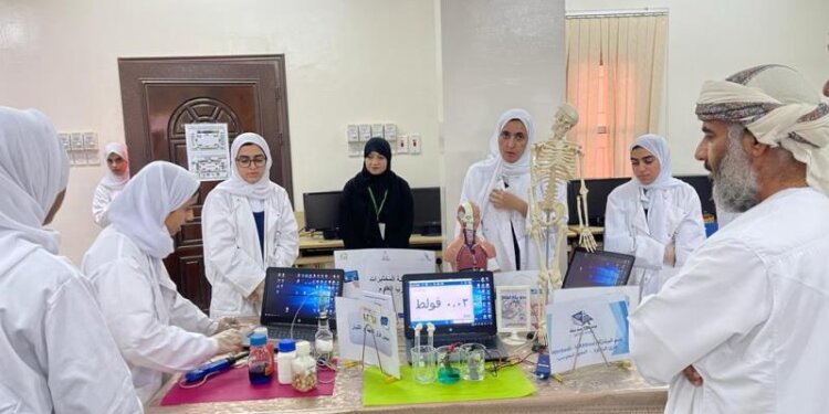 ملتقى “نحو بيئة تعلم تقني” بتعليمية البريمي