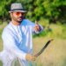 شاب عماني يثير الدهشة بهوايته في ترويض الأفاعي، فماذا تعرف عنه؟