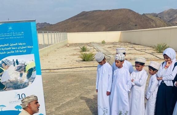 أكثر من 100 مدرسة بجنوب الشرقية تشارك بيوم الشجرة العُماني