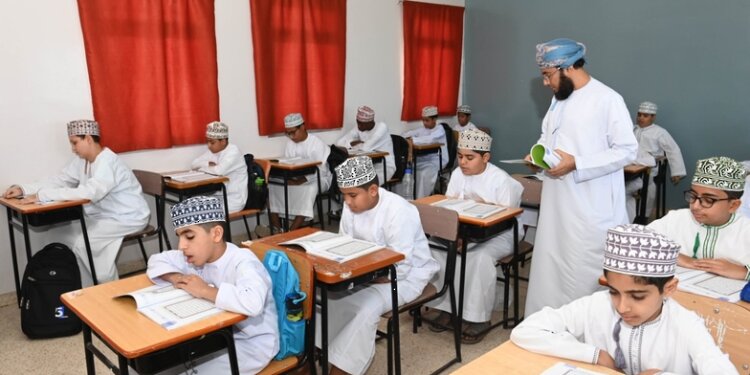 سلطنة عُمان تحتفي بيوم المعلمين العالمي