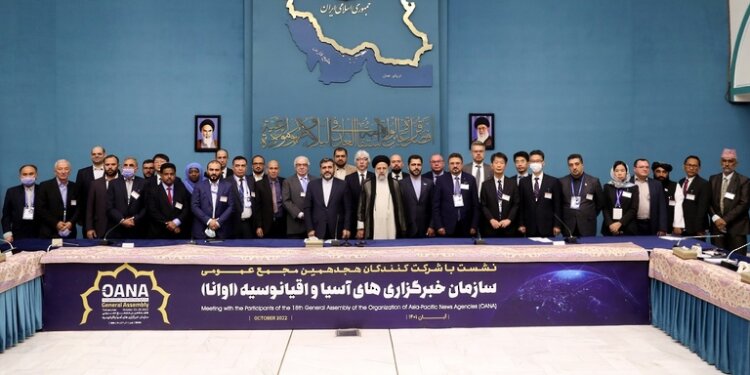 بمشاركة عُمانية.. الرئيس الإيراني يلتقي رؤساء تحرير وكالات أنباء آسيا والمحيط الهادئ بطهران