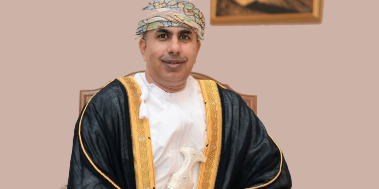 وزير الصحة يوجه بإلغاء بعض رسوم وتعديل إجراءات فحص الوافدين
