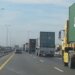  اختناقات مرورية لا تطاق: مواطنون يناشدون مسؤولي المرور بحظر سيرالشاحنات خلال أوقات الذروة