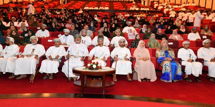 صحية مسقط تحتفل بتكريم الموظفين التابعين لها