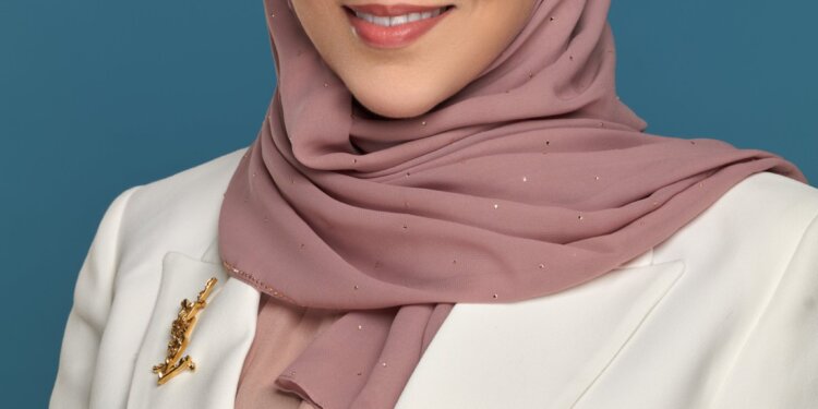 دكتورة عُمانية تحصد جائزة لوريال-اليونسكو
