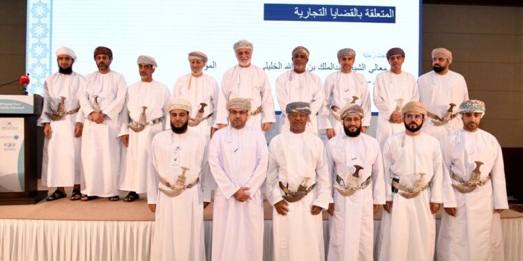 مناقشات مستفيضة تشهدها ندوة تبسيط الإجراءات المتعلقة بالقضايا التجارية