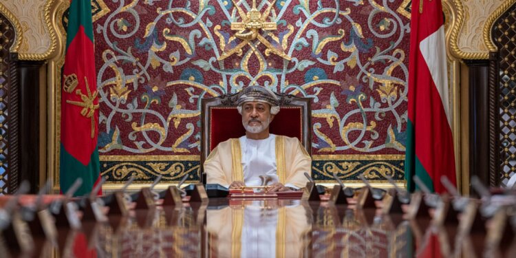 جلالة السلطان المعظّم يوجّه بترقية الموظفين  الحكوميين التابعين لنظام الخدمة المدنية