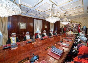جلالة السلطان يؤكد على ضرورة الانتهاء من المشروعات التنموية المدرجة بالخطة الخمسية العاشرة